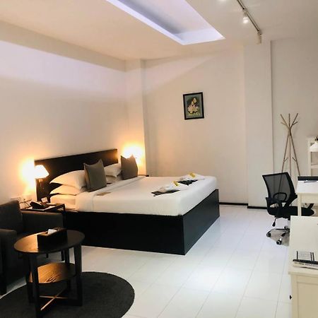 Yama Hotel & Rooftop Bar Yangon Bagian luar foto