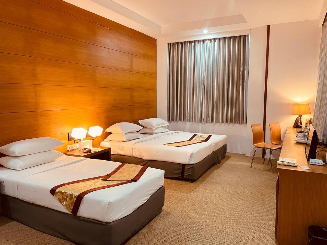 Yama Hotel & Rooftop Bar Yangon Bagian luar foto