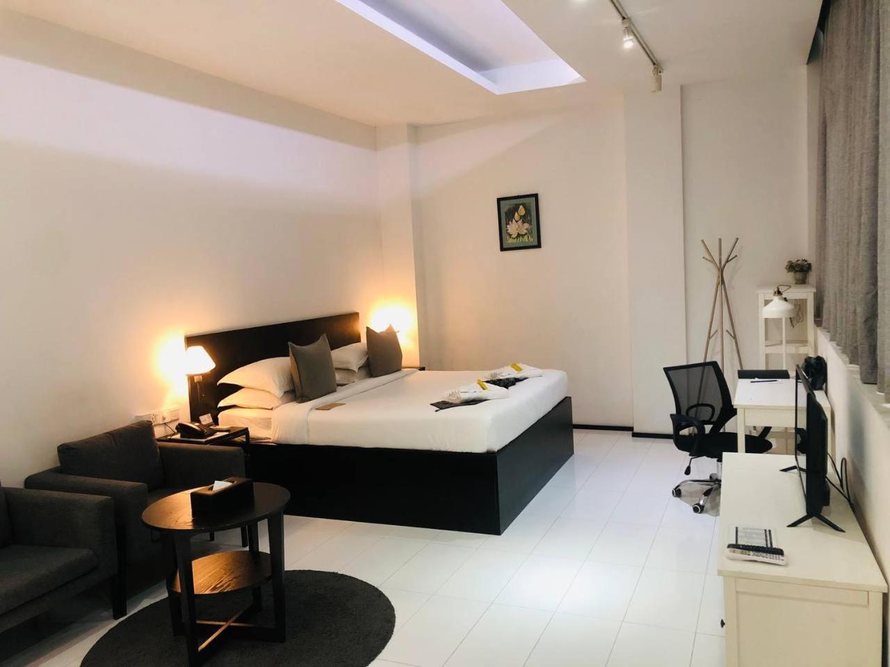 Yama Hotel & Rooftop Bar Yangon Bagian luar foto