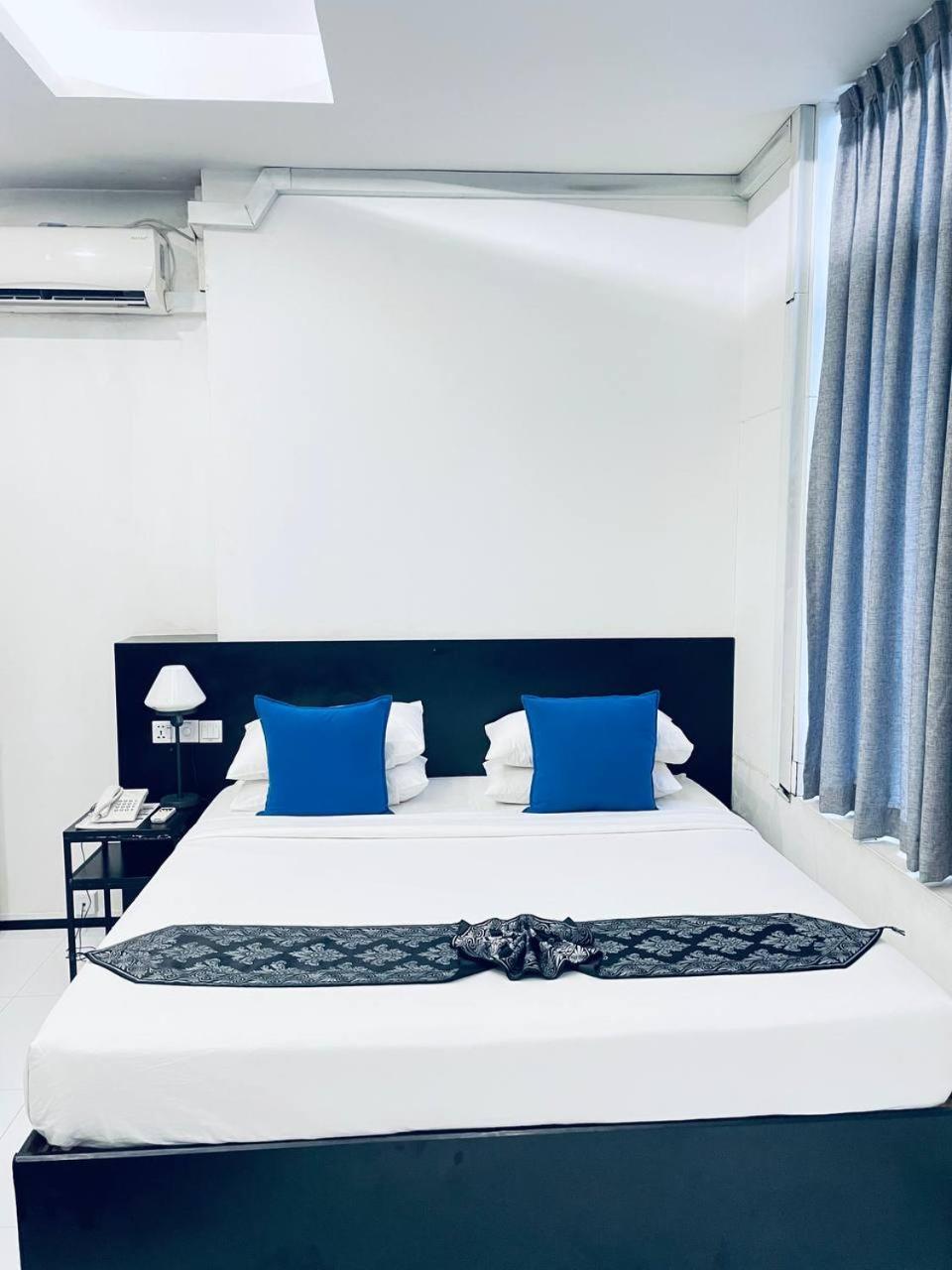 Yama Hotel & Rooftop Bar Yangon Bagian luar foto