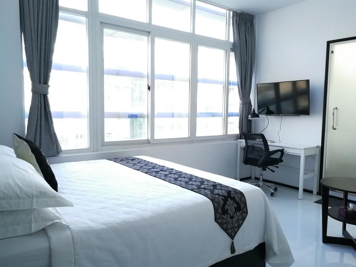 Yama Hotel & Rooftop Bar Yangon Bagian luar foto