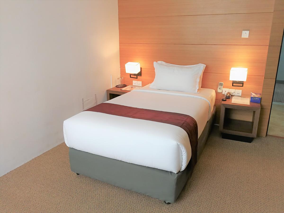 Yama Hotel & Rooftop Bar Yangon Bagian luar foto